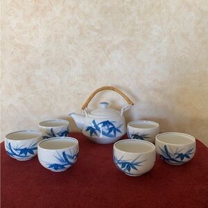 Elegant Porcelain Tea Set w/ Banboo Pattern